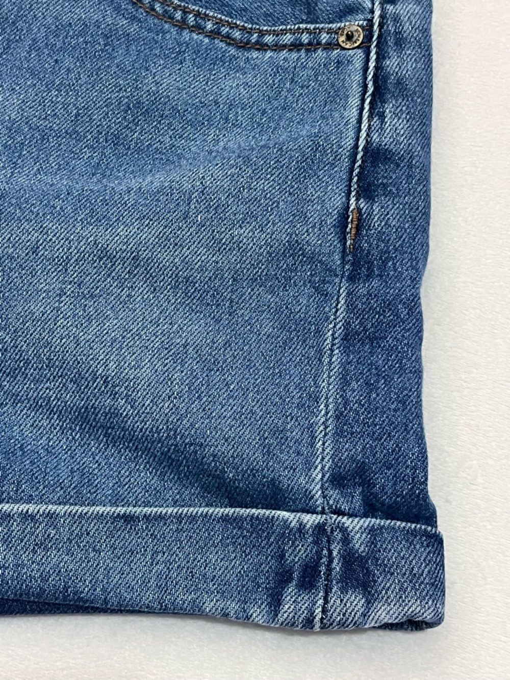 American Eagle Outfitters Women’s Mom Short Blue Denim Cuffed Jean Shorts Size 4 - Picture 4 of 16